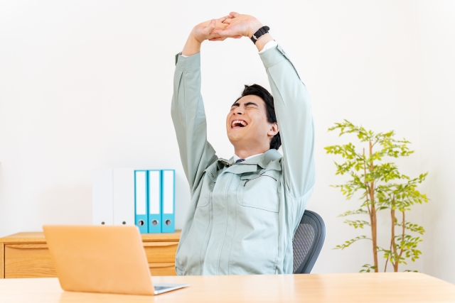 仕事中の座りすぎにご用心？長生きのために30分に一度は○○しよう！